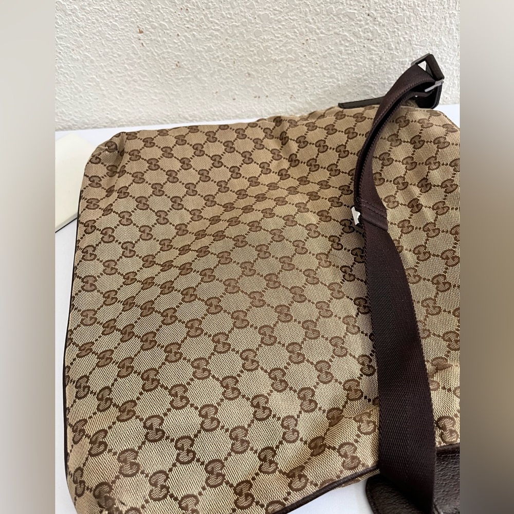Gucci Beige and Brown Monogram Messenger Bag - Picture 5 of 16